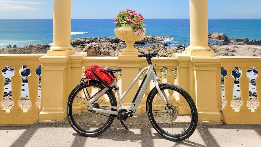 Porto Sunset Bike Tour - Street art, Alfândega, and the first river views