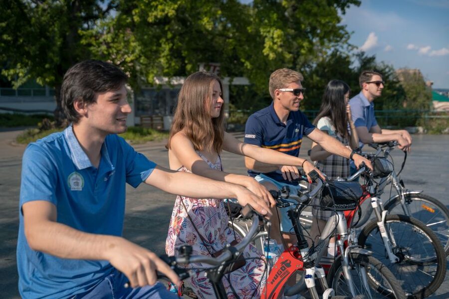Prague: Bike or E-Bike City Tour with A Local Guide - Why a bike is a smart first look at Prague