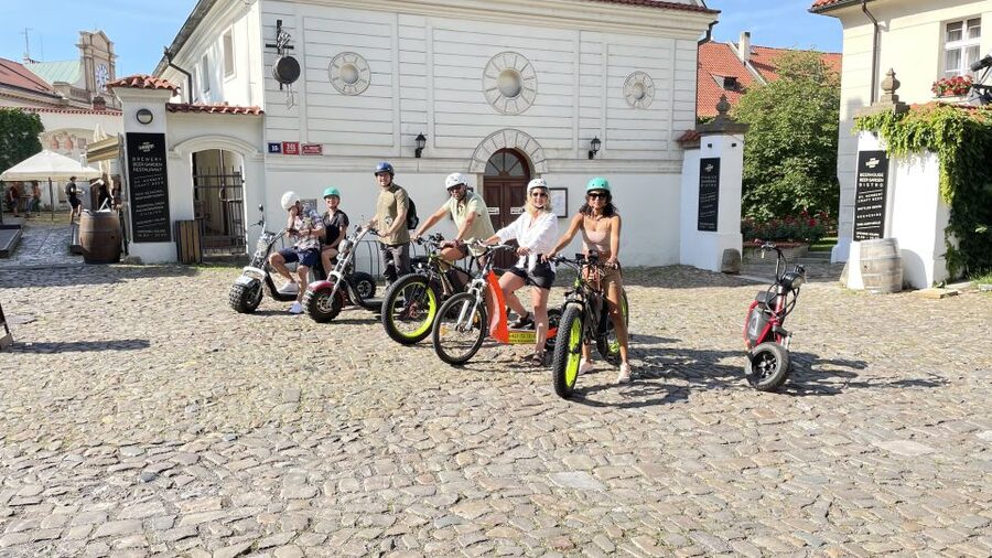 Prague: City Viewpoints Tour by Electric Fat Bike - Choosing the right duration and machine