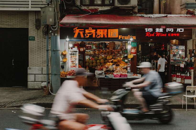 Private 3 hour bike tour with coffee break - Starting at Xiangyang Park in the Former French Concession