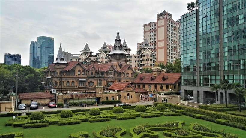 Private 3 hour bike tour with coffee break - The First 90 Minutes: Parks, Streets, and Shanghai’s Contrasts