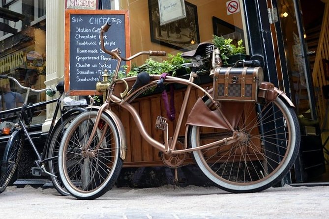 Private Amsterdam City Highlights Bike Tour (PRIVATE GUIDE) - Why a bicycle works so well in Amsterdam