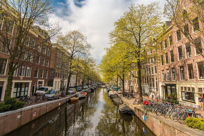 Private Amsterdam City Highlights Bike Tour (PRIVATE GUIDE) - The first stretch through central Amsterdam