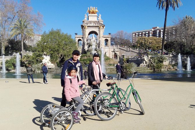Private Bike tour for families - Arc de Triomf and Ciutadella Park