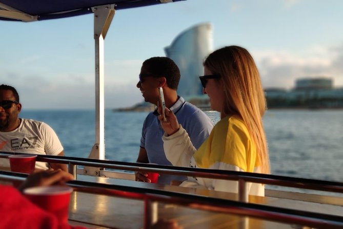 Private Boat rental - Pedal Cruises Barcelona - Cycle Boat - Meeting at the waterfront and getting aboard