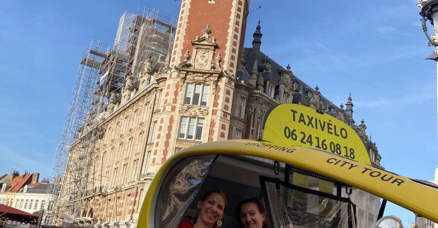 Private guided tour by electric bike taxi - Starting at Place Rihour and getting your bearings