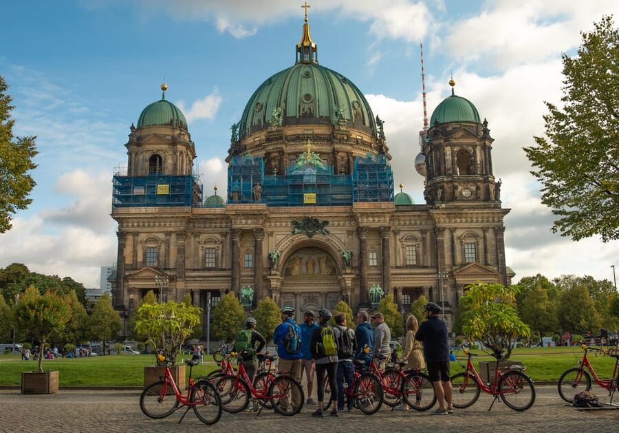 Private Highlights of Berlin Bike Tour - Checkpoint Charlie and the Berlin Wall