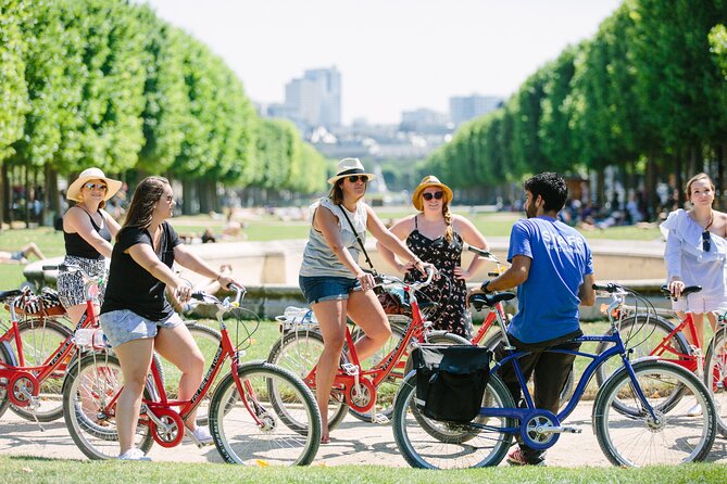 Private Highlights of Paris Bike Tour - The Louvre is best treated as an exterior stop