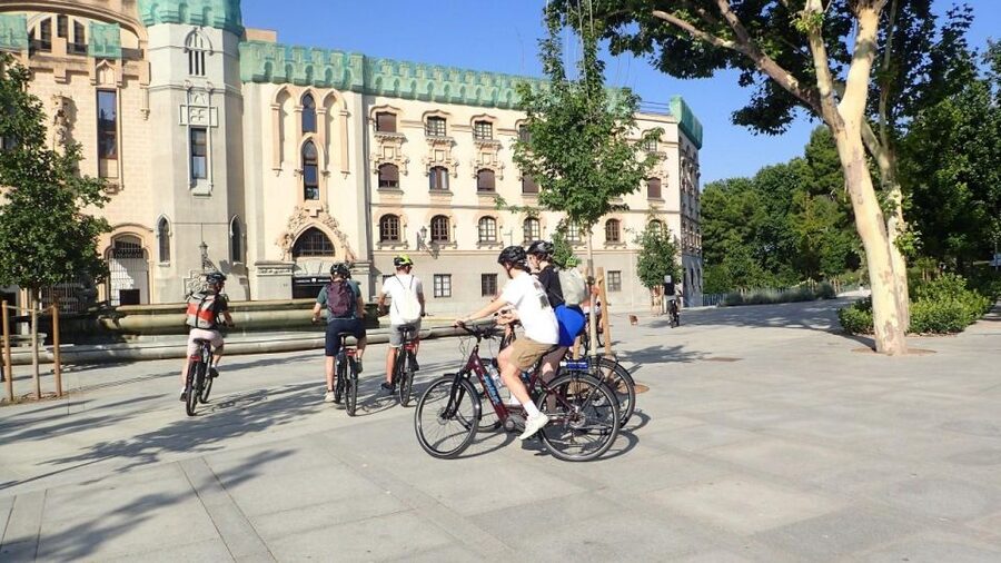 Private Madrid Bike Tour | Exclusive Guided Tour | From 30€ - Choosing between a regular bike and an e-bike