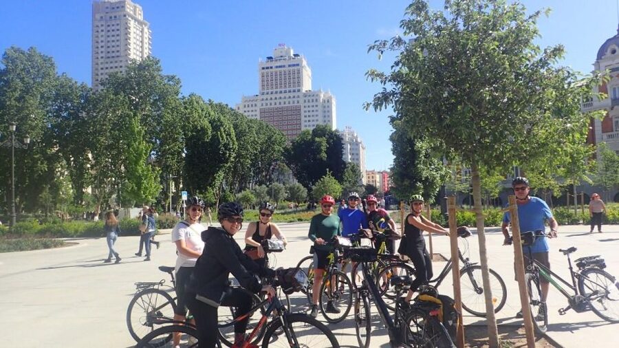 Private Madrid Bike Tour | Exclusive Guided Tour | From 30€ - Guides make the difference