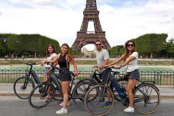Private Paris E-bike city highlights tour - Starting at Invalides and crossing Pont Alexandre III