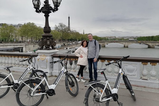 Private Paris E-bike city highlights tour - Finishing at the Eiffel Tower
