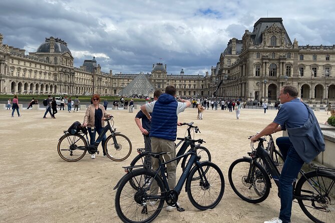 Private Paris E-bike city highlights tour - Guides, private groups, and the human factor