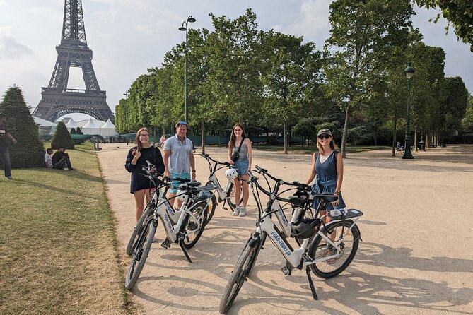 Private Paris E-bike city highlights tour - The Petit Palais, Grand Palais, and Place de la Concorde