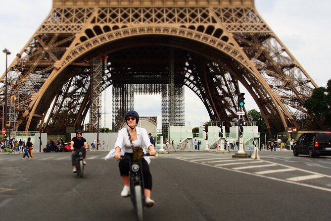 Private Paris electric bike ride with video - Eiffel Tower, Invalides, and the grand Paris route