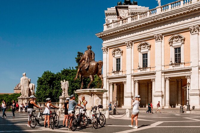 Private Rome City Bike Tour with quality Cannondale EBike - Piazza Venezia: three eras in one busy square
