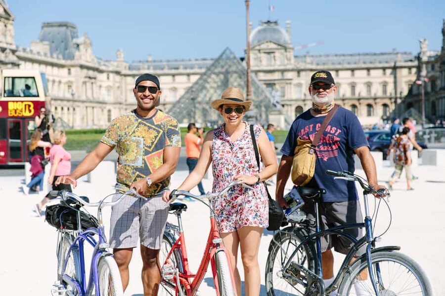 Private Secrets of Paris Bike Tour - What the guide adds to the ride