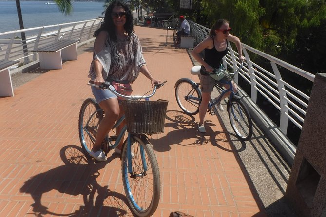 Private Tour in El Malecon Boardwalk Bike Ride - Isla Cuale: a green break in the city