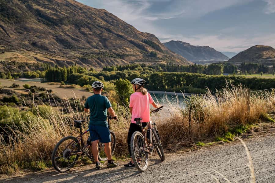 Queenstown: Arrowtown To Queenstown Biking Adventure - Pack Lunch, Water, and Sun Protection