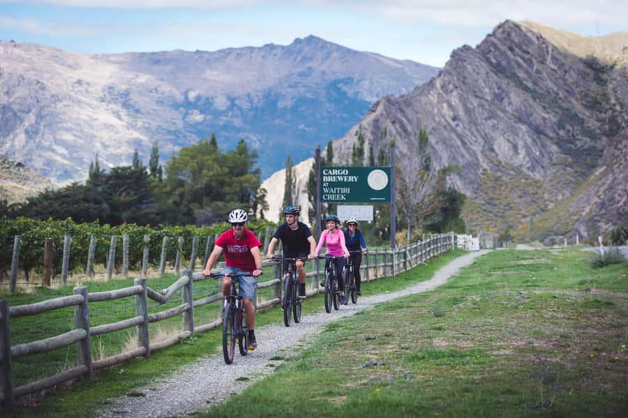 Queenstown: Self-Guided Gibbston Valley Wineries Bike Tour - Leaving Queenstown for the Gibbston Valley