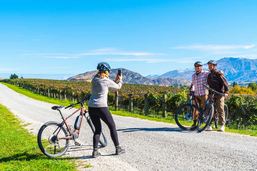 Queenstown: Self-Guided Gibbston Valley Wineries Bike Tour - River trails, suspension bridges, and mountain views