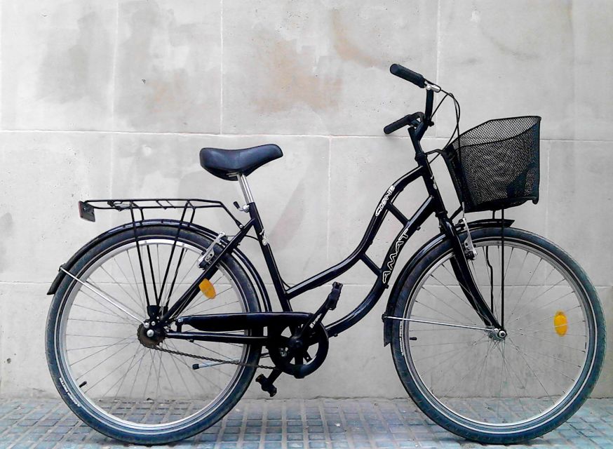 Rent a bike in Malaga - Picking up the bike on Calle Casas de Campos