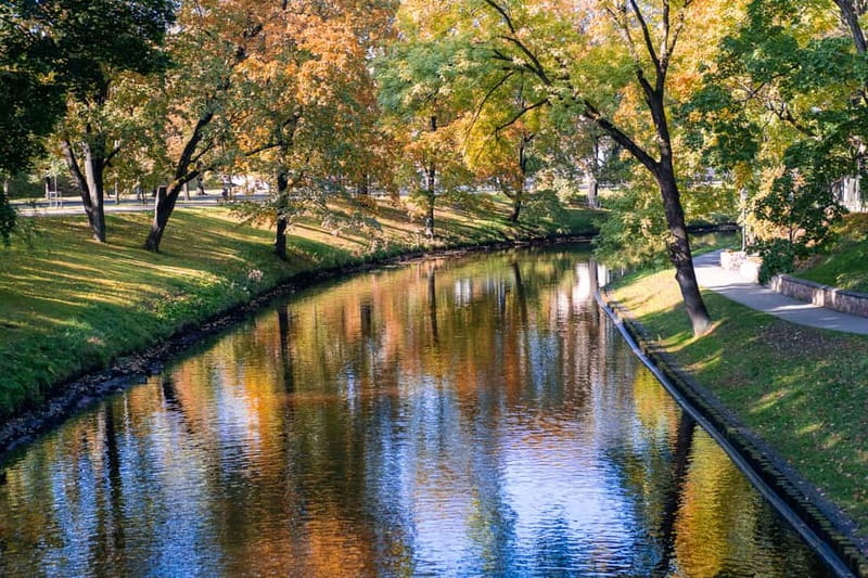 Riga Explorer Bike Tour - Great Cemetery, part park and part memorial