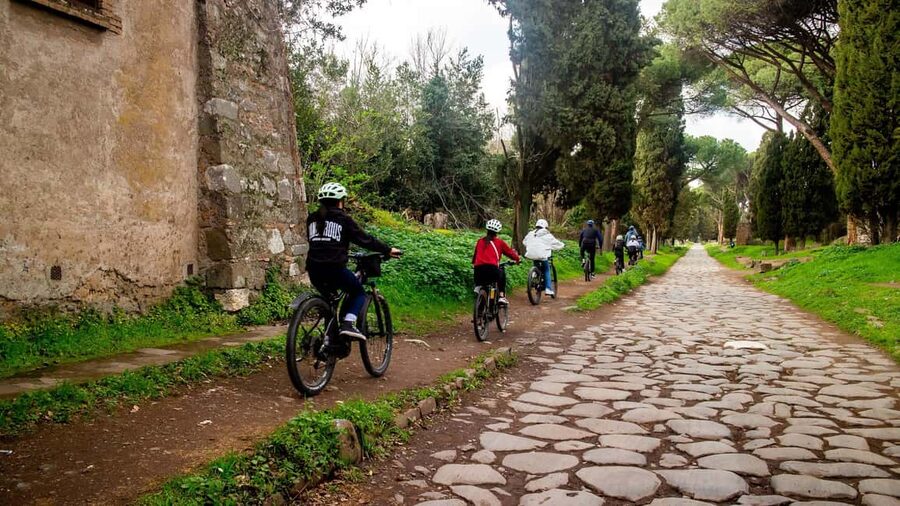 Rome: Appian Way Aqueducts Bike Tour (UPG Catacombs & Lunch) - How hard is the riding?