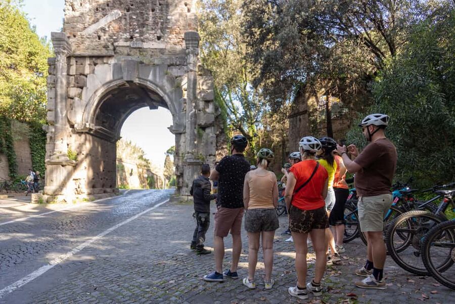 Rome: Appian Way & Aqueducts E-Bike Tour (Catacombs & Food) - Lunch or aperitivo: the food option is worth the extra time