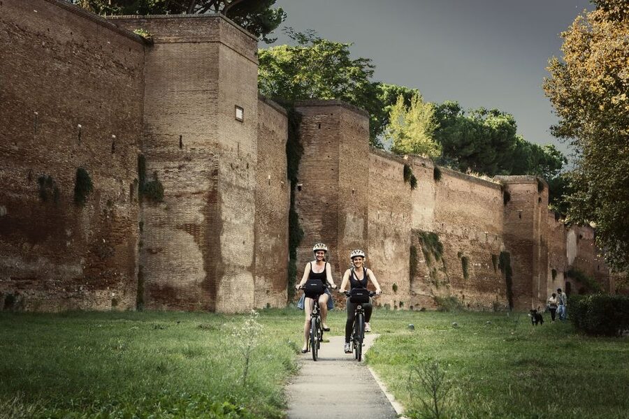 Rome: Appian Way, Catacombs, & Roman Aqueducts E-bike Tour - Small groups and multilingual guides