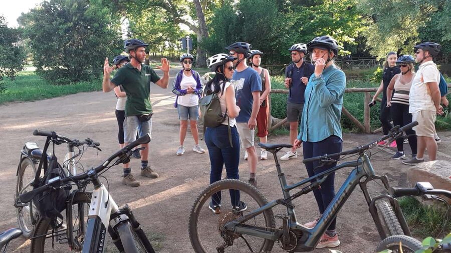 Rome: Appian Way E-Bike Tour Catacombs, Aqueducts & Picnic - Guides, pacing, and the few weak spots