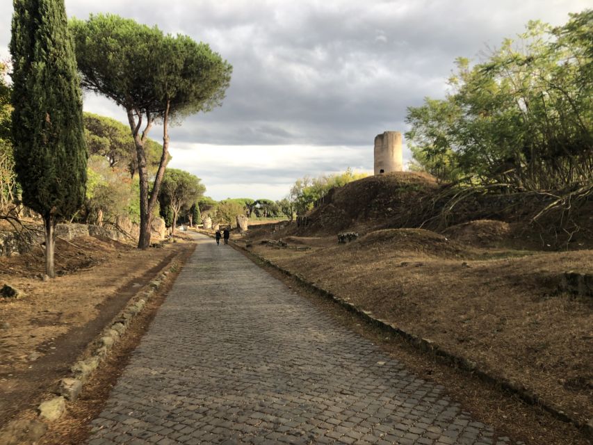 Rome: Appian Way E-Bike Tour Catacombs, Aqueducts & Picnic - What the bikes and family setup are really like
