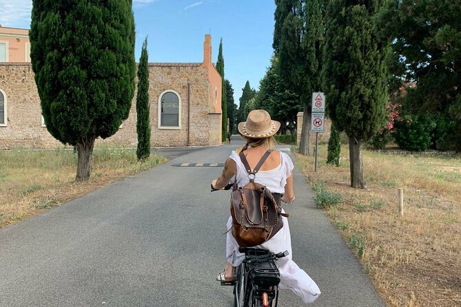 Rome: Appian Way E-bike Tour, Catacombs, Aqueducts & Transfer - Group size, guides, and the private option