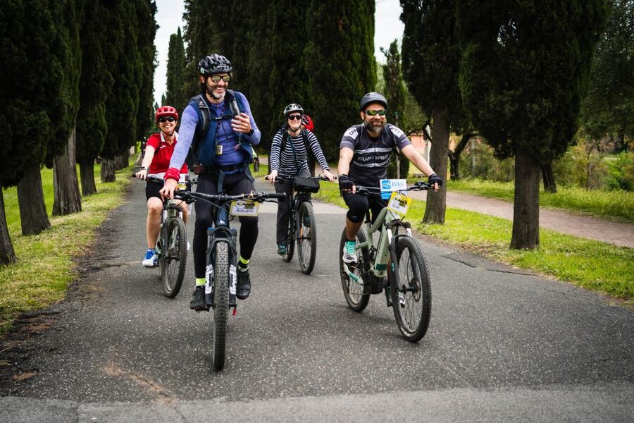Rome: Appian Way Guided Tour on E-Bike with italian Aperitif - Starting at the Pyramid of Cestius