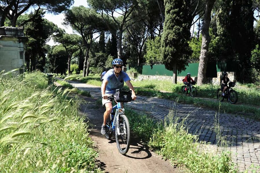 Rome: Appian Way & Roman Aqueducts Guided E-Bike Tour - The first urban ride and Aurelian Walls