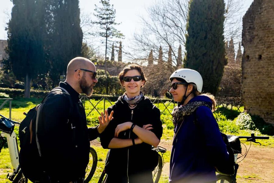 Rome: Appian Way Underground Catacombs Bike Tour with Lunch - Key points to know before booking