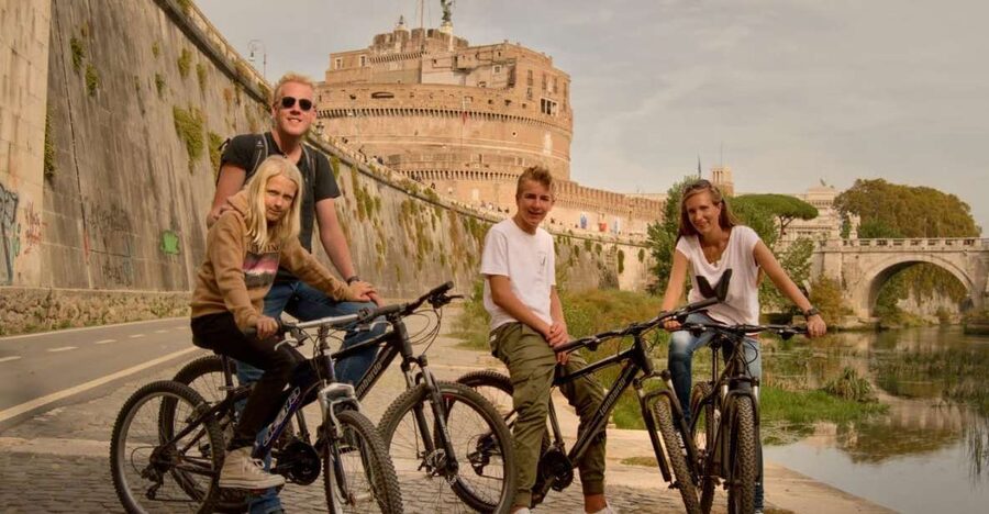 Rome: Bike Rental 4-hours - Using the city app audio guide
