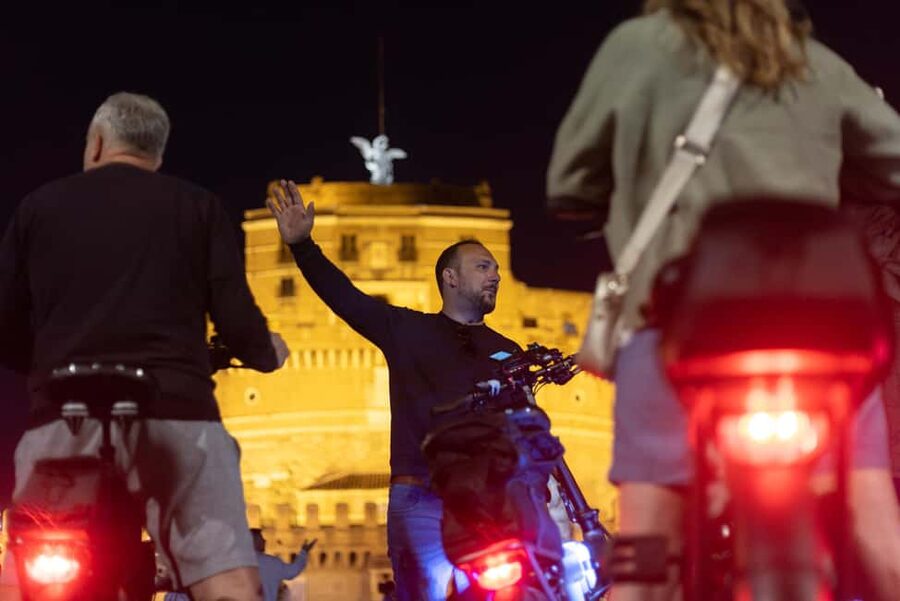 Rome by Night: E-bike Small Group Tour -Food & Wine (Option) - Piazza Navona, the Pantheon, and Trevi Fountain