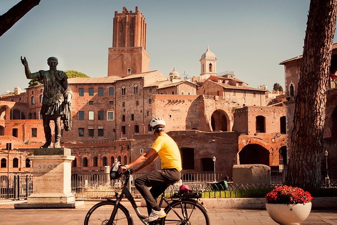 Rome City Small Group Bike Tour with quality Cannondale EBike - Piazza Venezia and Rome’s layers of power