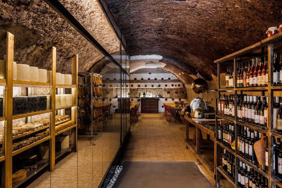 Rome E-Bike Highlights Tour & Tasting in Secret Cave - Why an e-bike works well in Rome