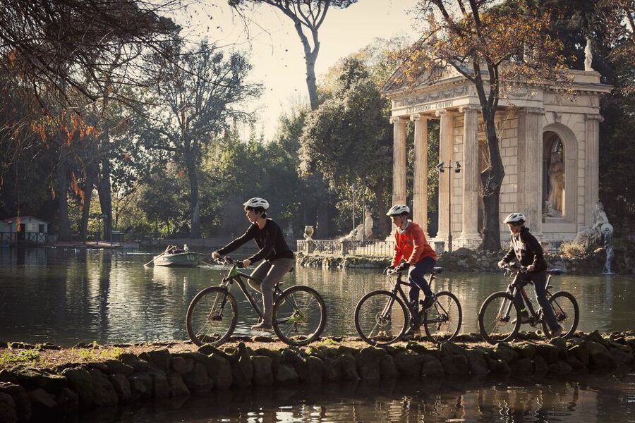 Rome: Full-Day Guided Tour by E-Bike with Lunch Included - Piazza Venezia and the climb toward Rome’s fountains