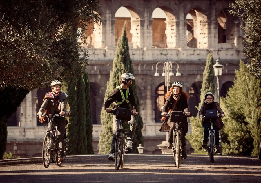 Rome: Full-Day Guided Tour by E-Bike with Lunch Included - Lunch at a typical Italian trattoria