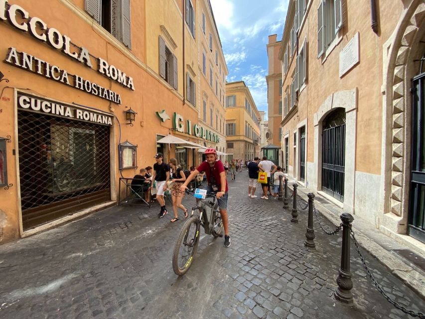 Rome :guided night e-bike tour with typical ice-cream - Crossing the Tiber into Trastevere