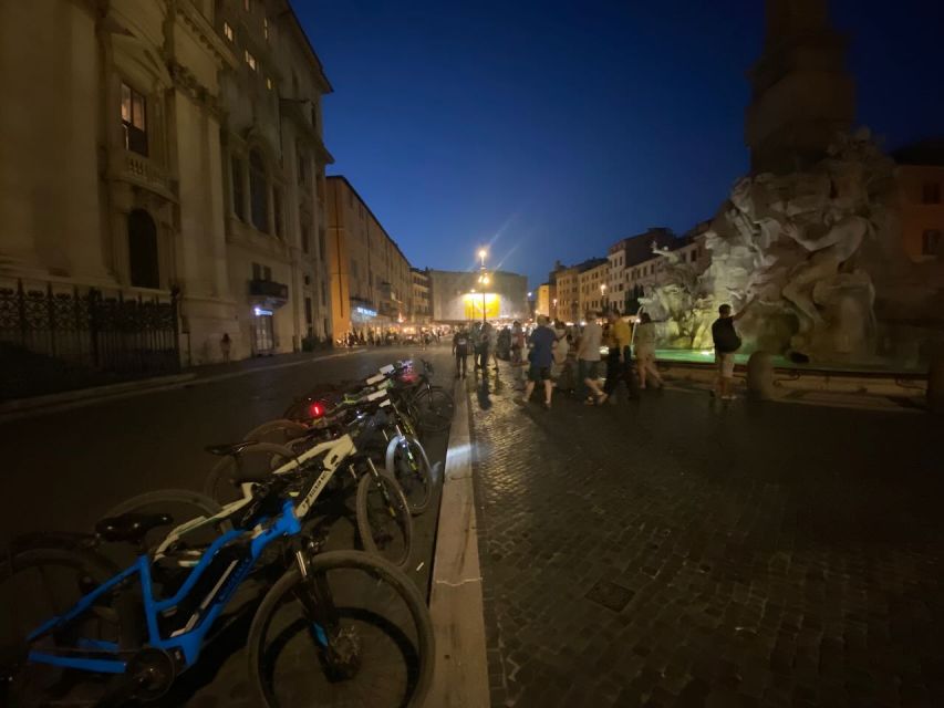 Rome :guided night e-bike tour with typical ice-cream - Piazza Venezia, Campidoglio, and the ancient center