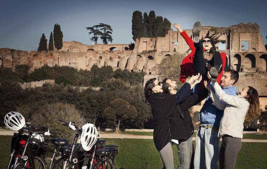Rome: Panoramic Off-the-beaten-track Cannondale E-Bike tour - Trastevere by bicycle