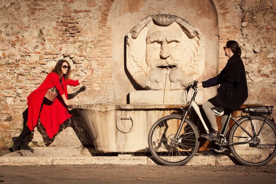 Rome: Panoramic Off-the-beaten-track Cannondale E-Bike tour - The Colosseum finish