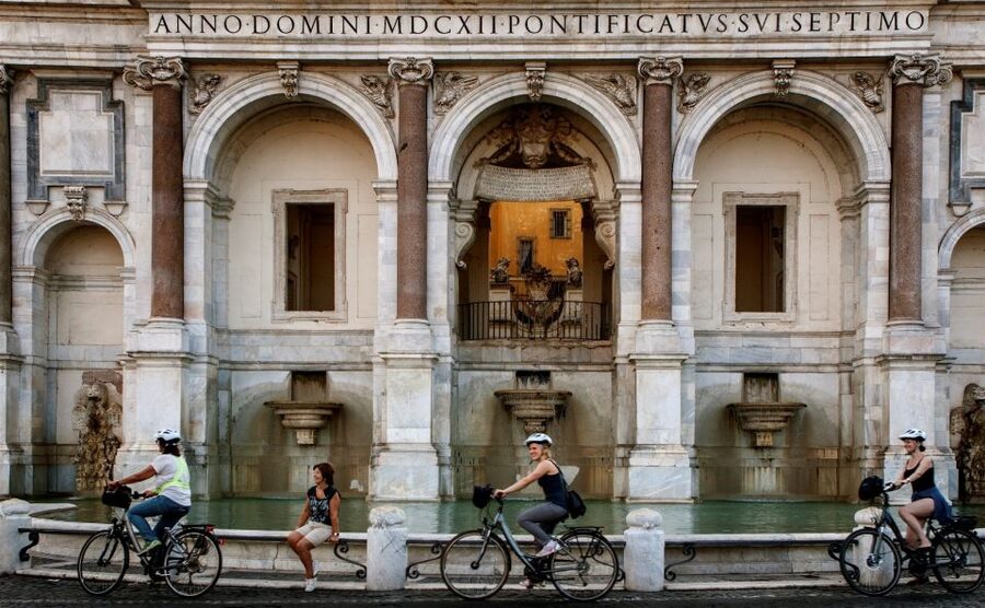 Rome: Private Half-Day Bike Tour with E-bike - Family riding and group size