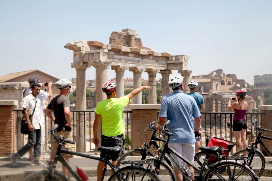 Rome: Top Highlights & Hidden Gems Tour by Cannondale E-Bike - Colosseum and Roman Forum: the ancient core