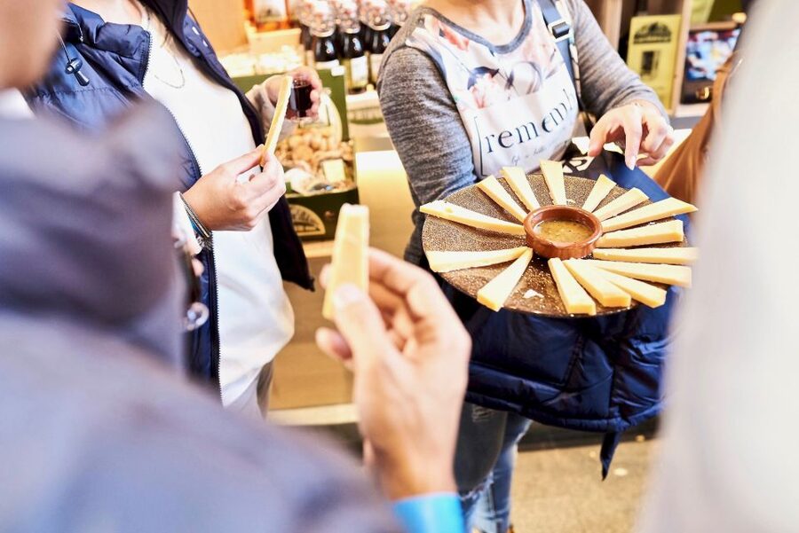 Rotterdam: Food Tour by Bike - Moroccan tapas and a glass of cider
