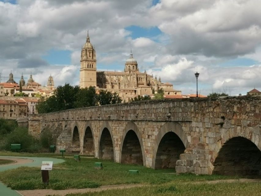 Salamanca: Guided Sightseeing Tour by Bicycle - Riding toward the Tormes River